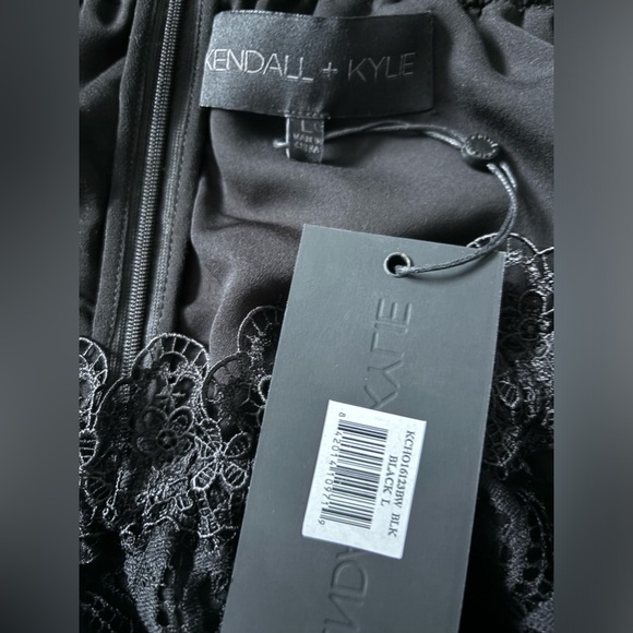 Kendall & Kylie NWT Off-The-Shoulder Lace Romper with Long Sleeves - Picture 4 of 5